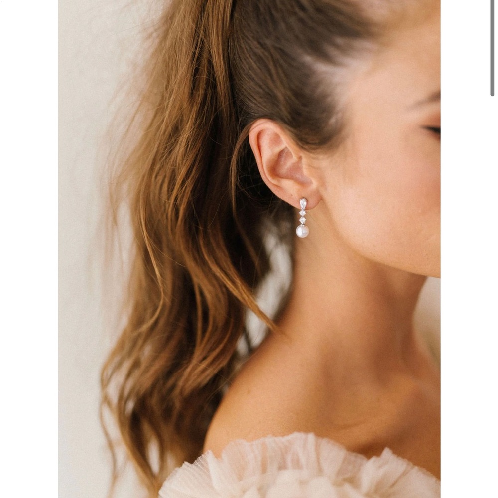 Untamed petals serenade earrings NEW